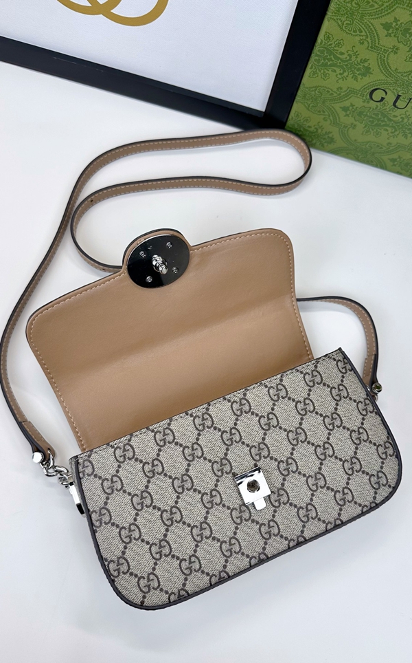 激安グッチバッグコピー着用イメージ